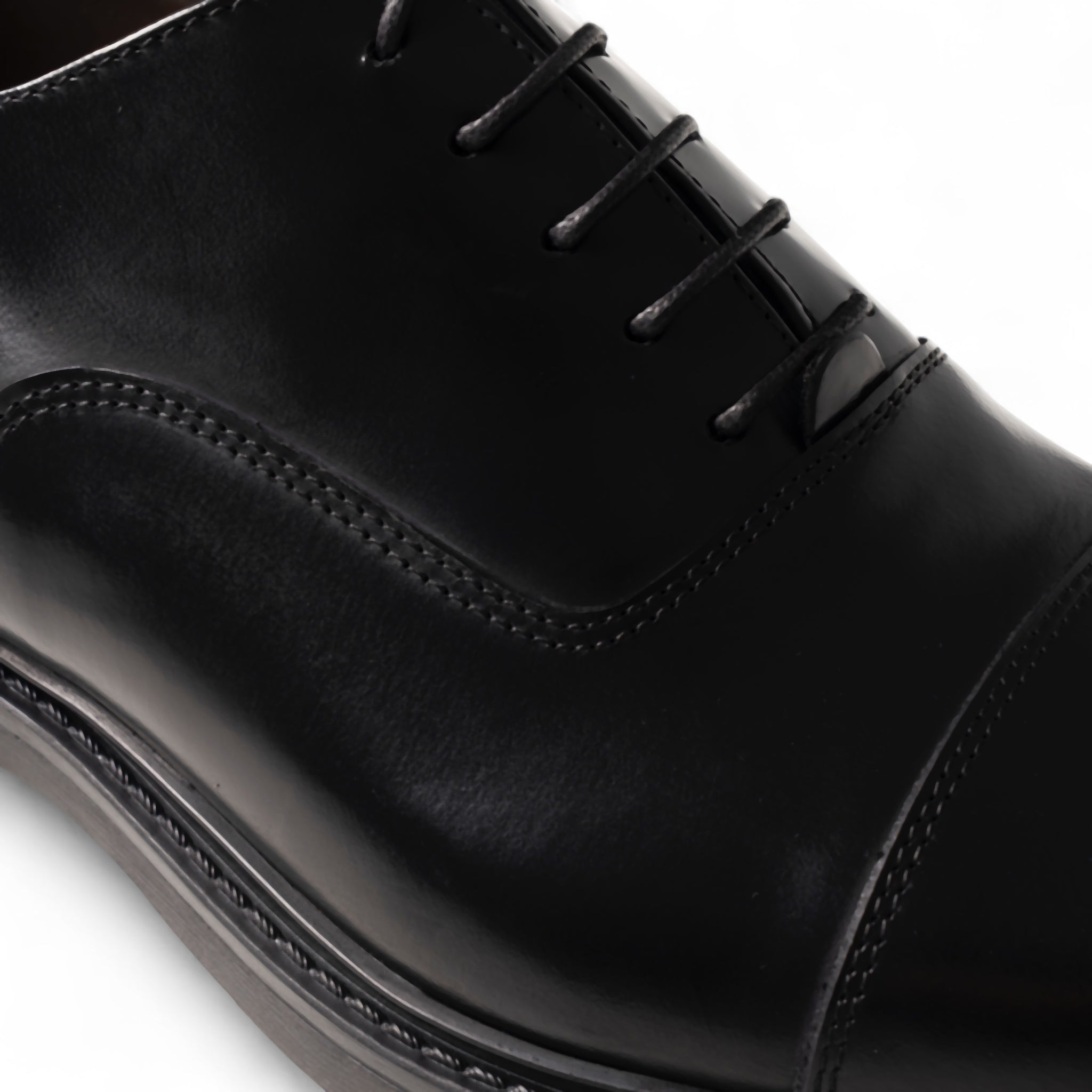 Francesina in pelle nera con puntale