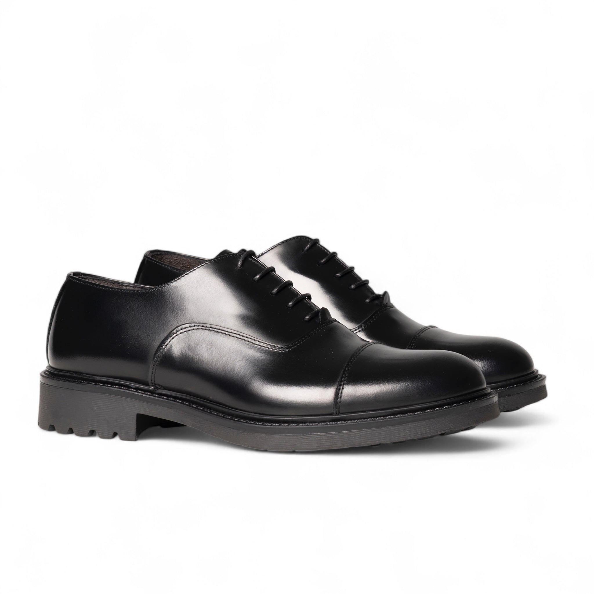 Francesina in pelle nera con puntale