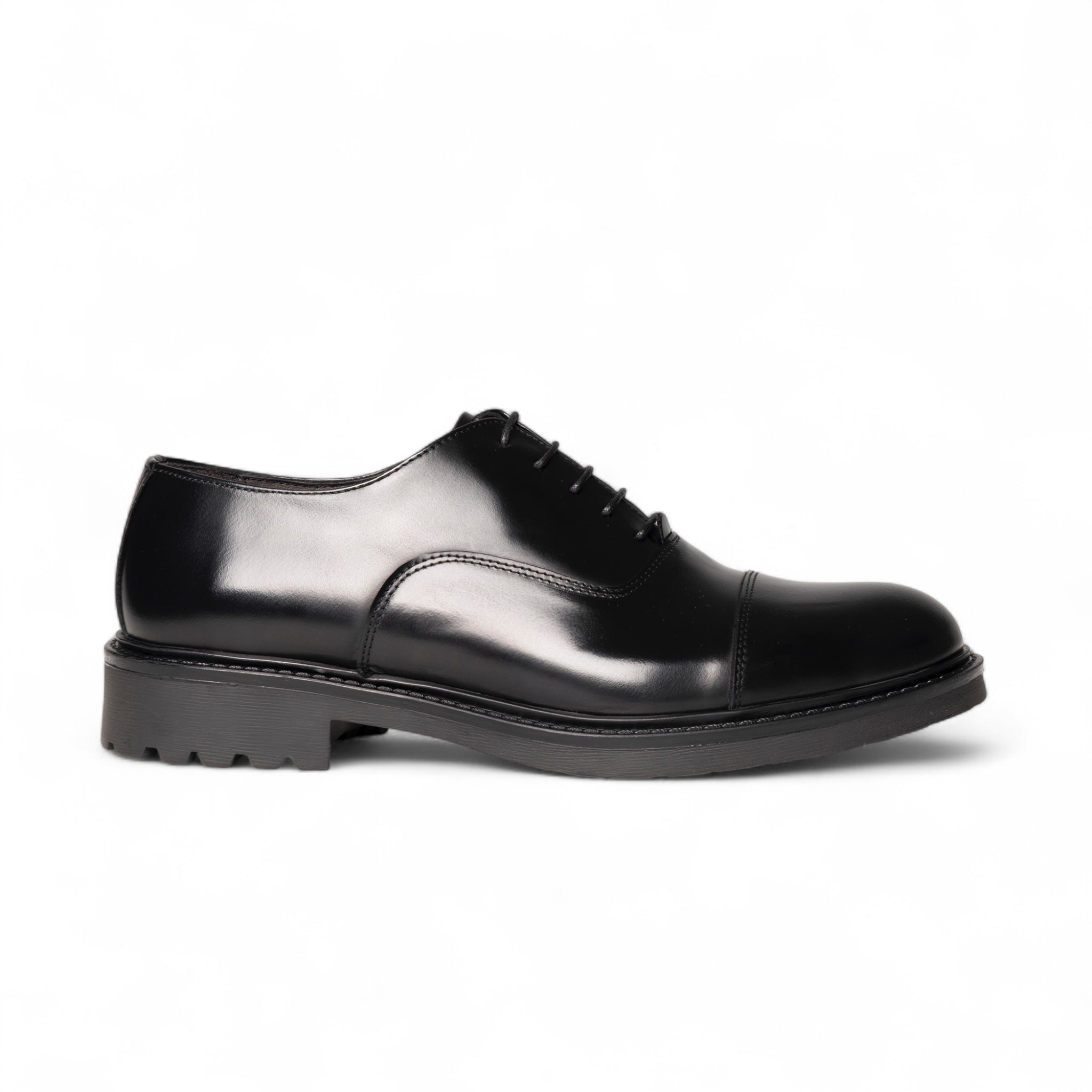 Francesina in pelle nera con puntale