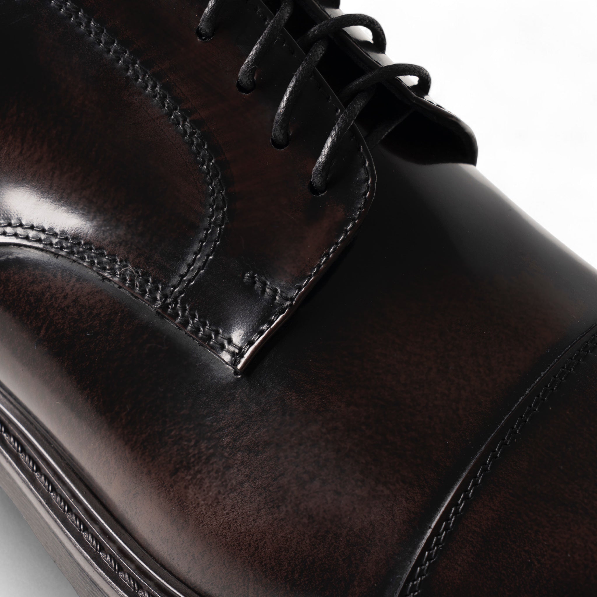 Derby in pelle marrone sfumata con puntale