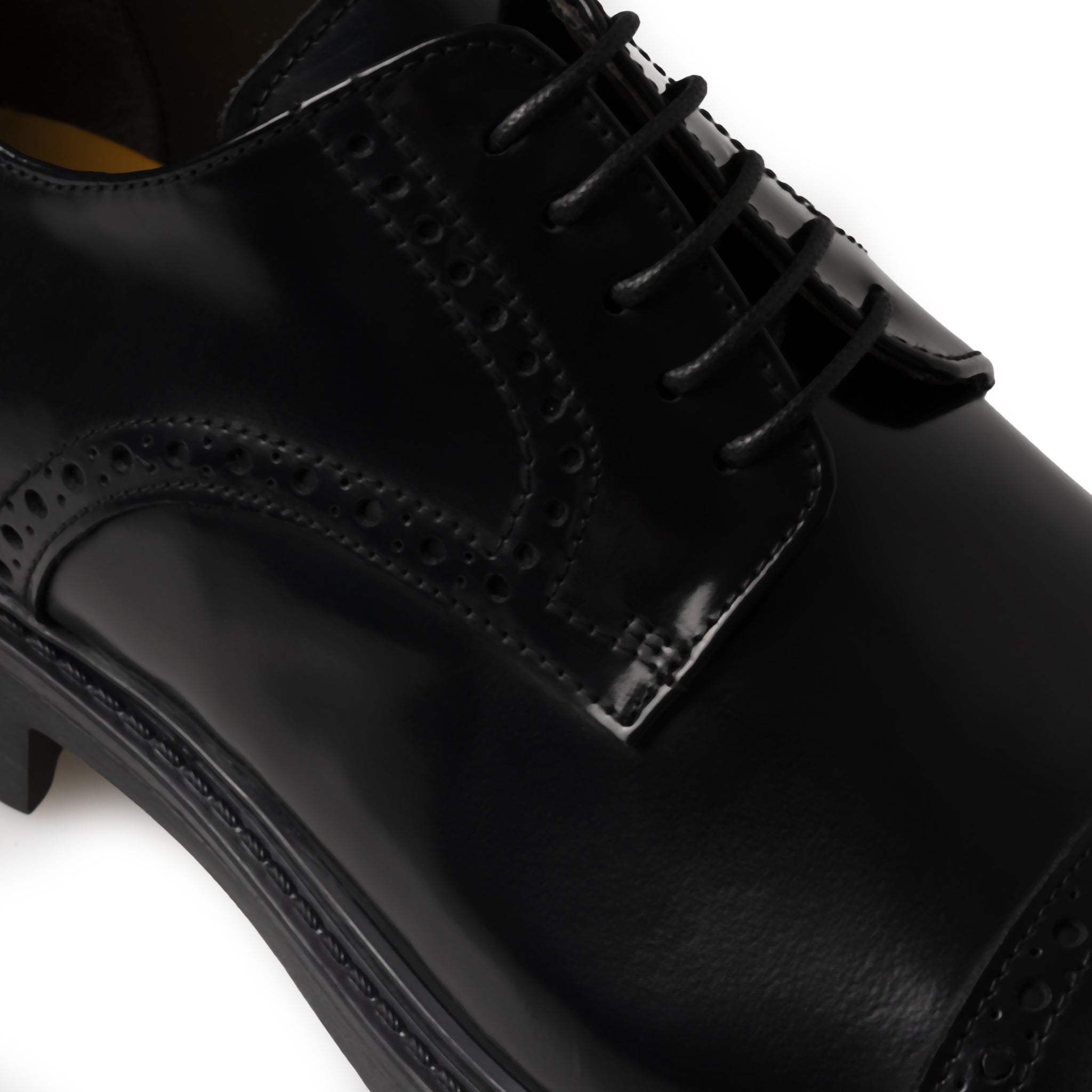 Derby brogue in pelle spazzolata nera