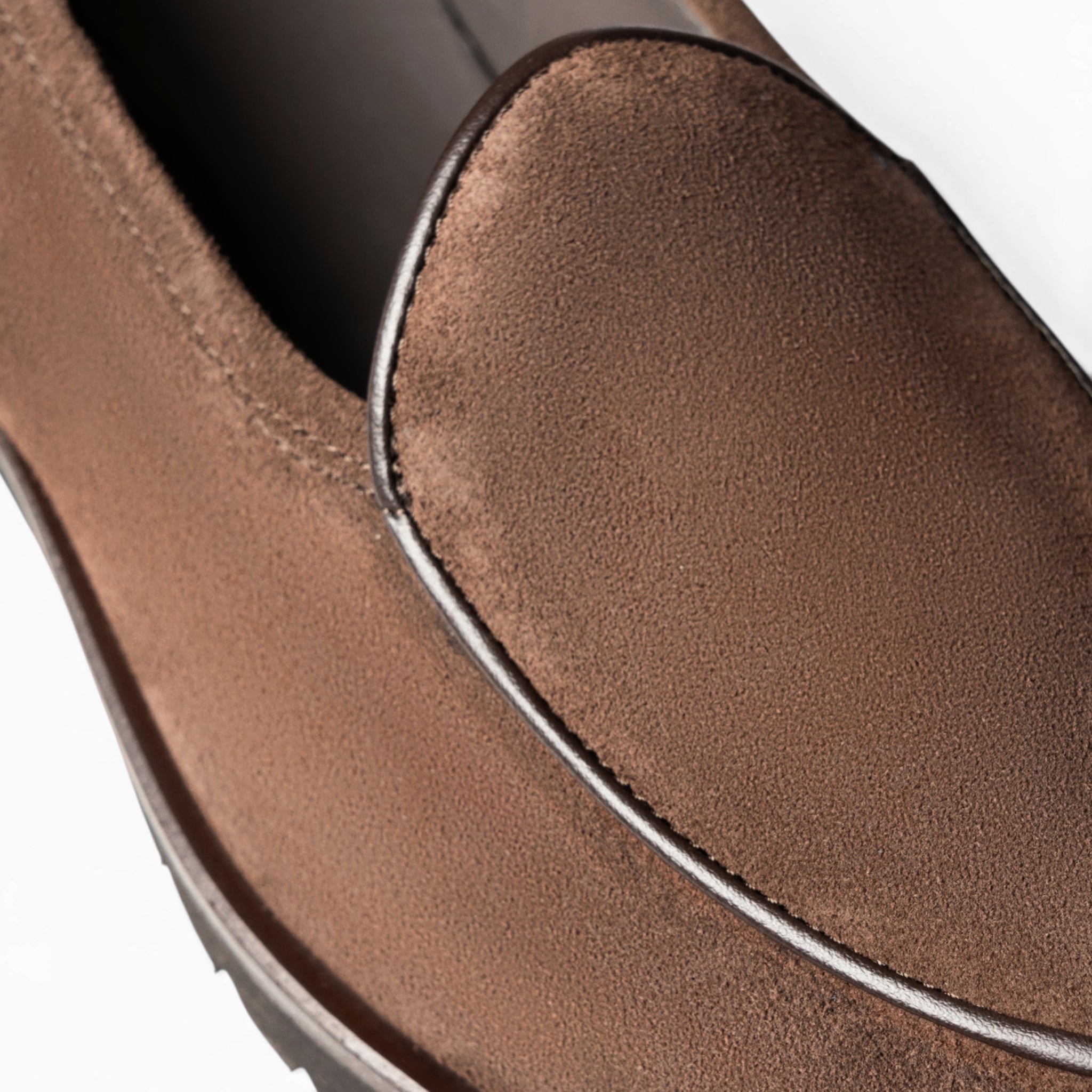 Mocassino slipper in camoscio marrone con suola carrarmato