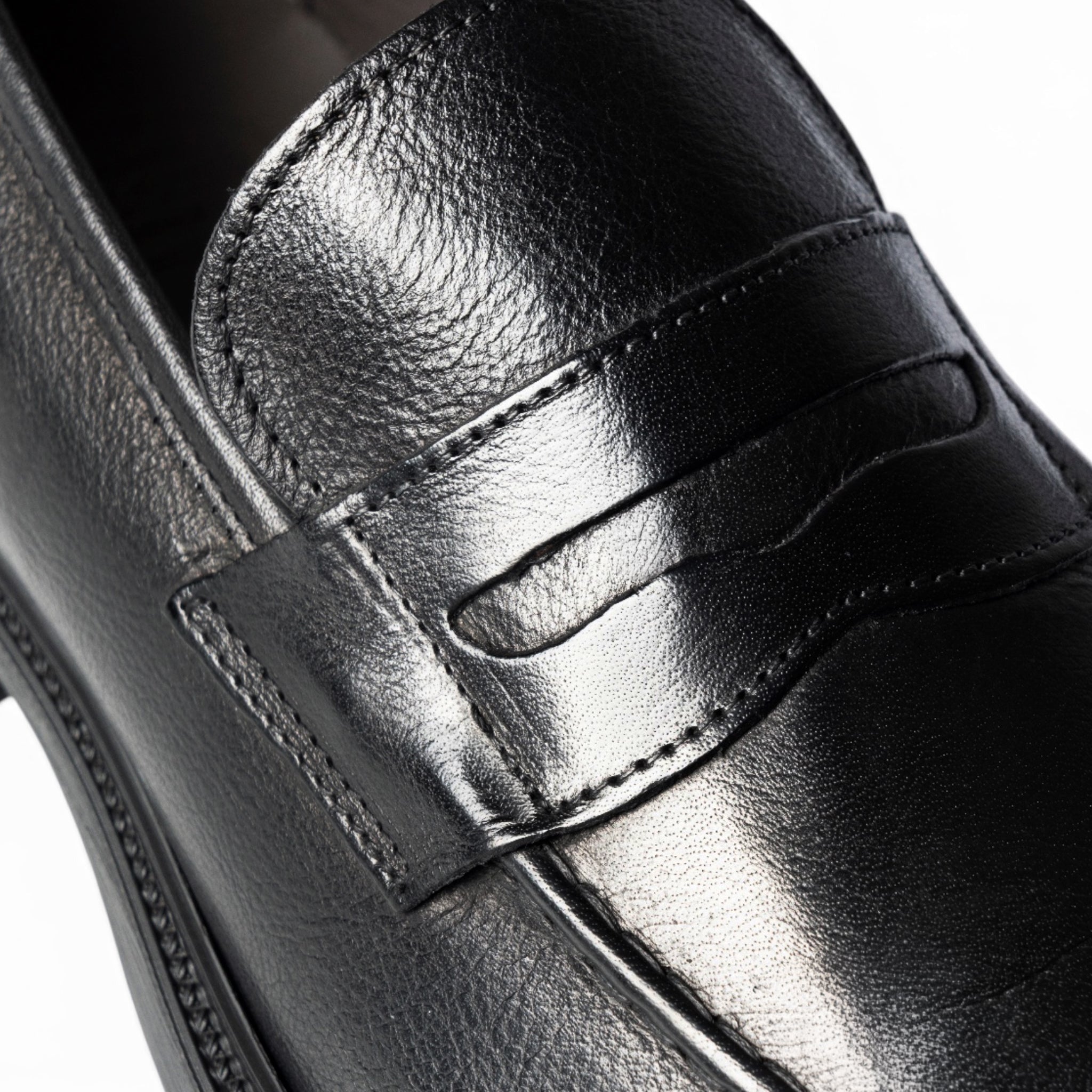 Mocassino penny loafer in pelle martellata nera