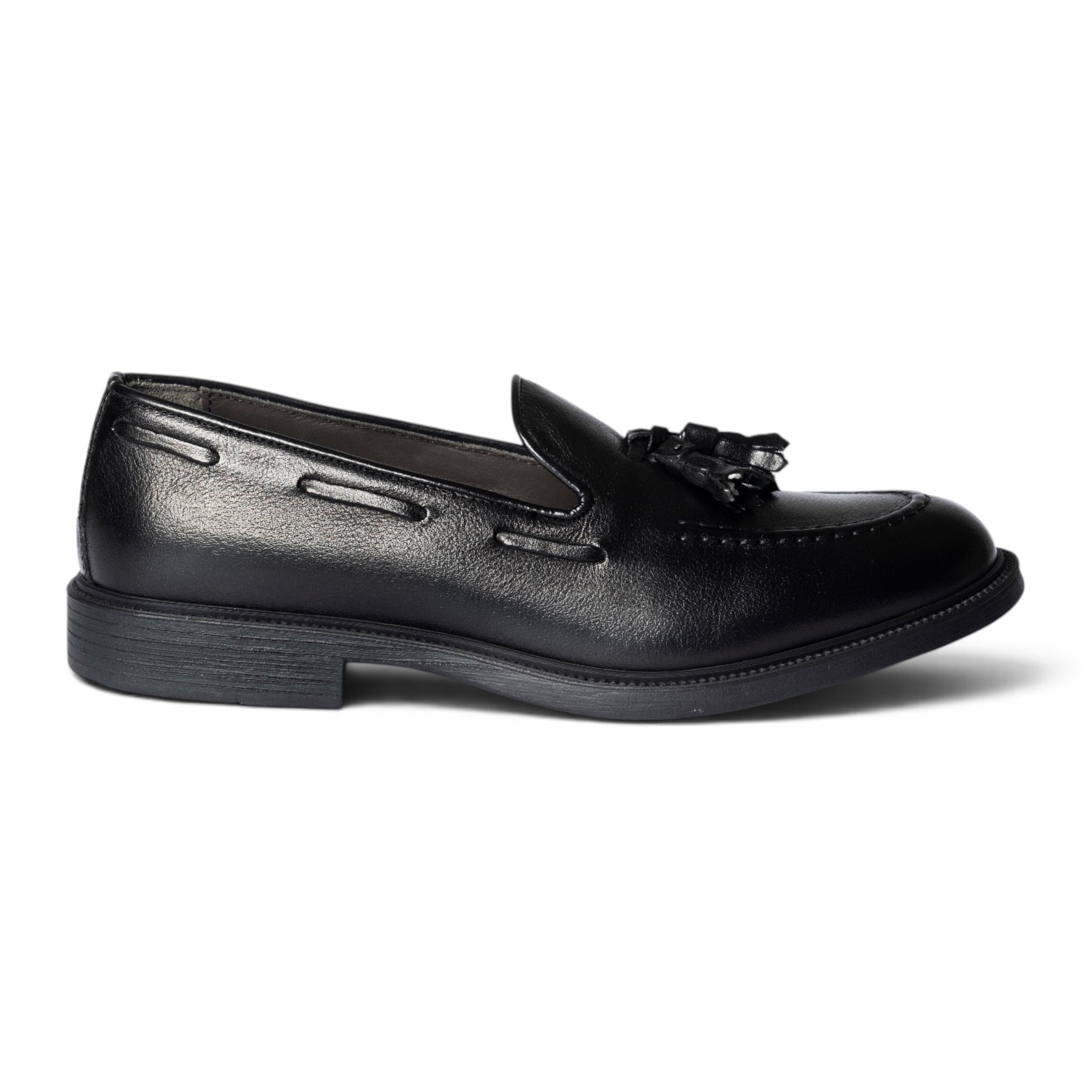Mocassino con nappine in pelle nera