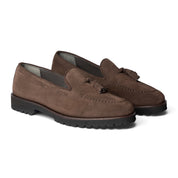 Mocassino marrone con nappine e suola dentellata