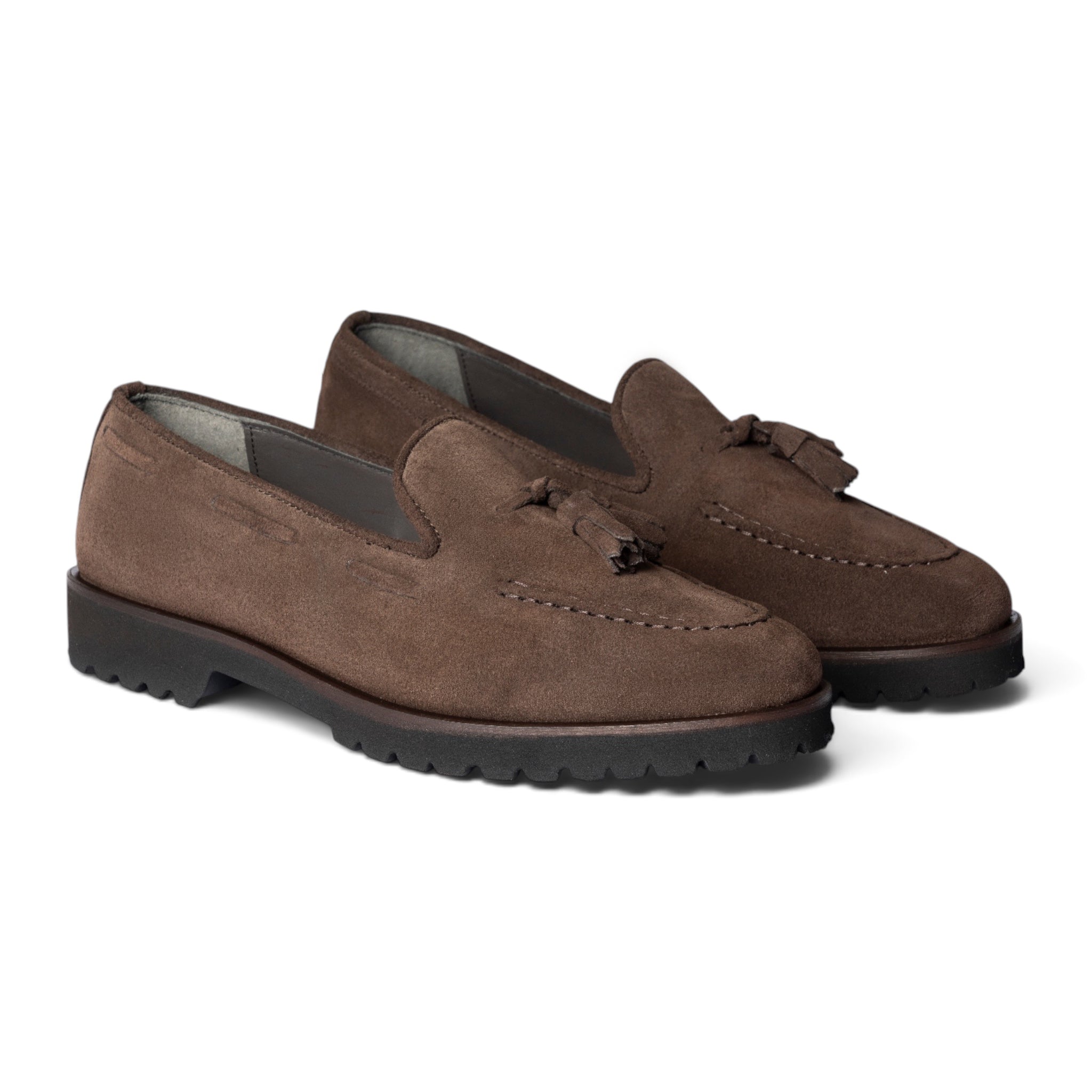 Mocassino marrone con nappine e suola dentellata