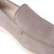 Mocassino slip-on in camoscio grigio chiaro