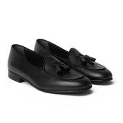 Mocassino con nappine in pelle nera