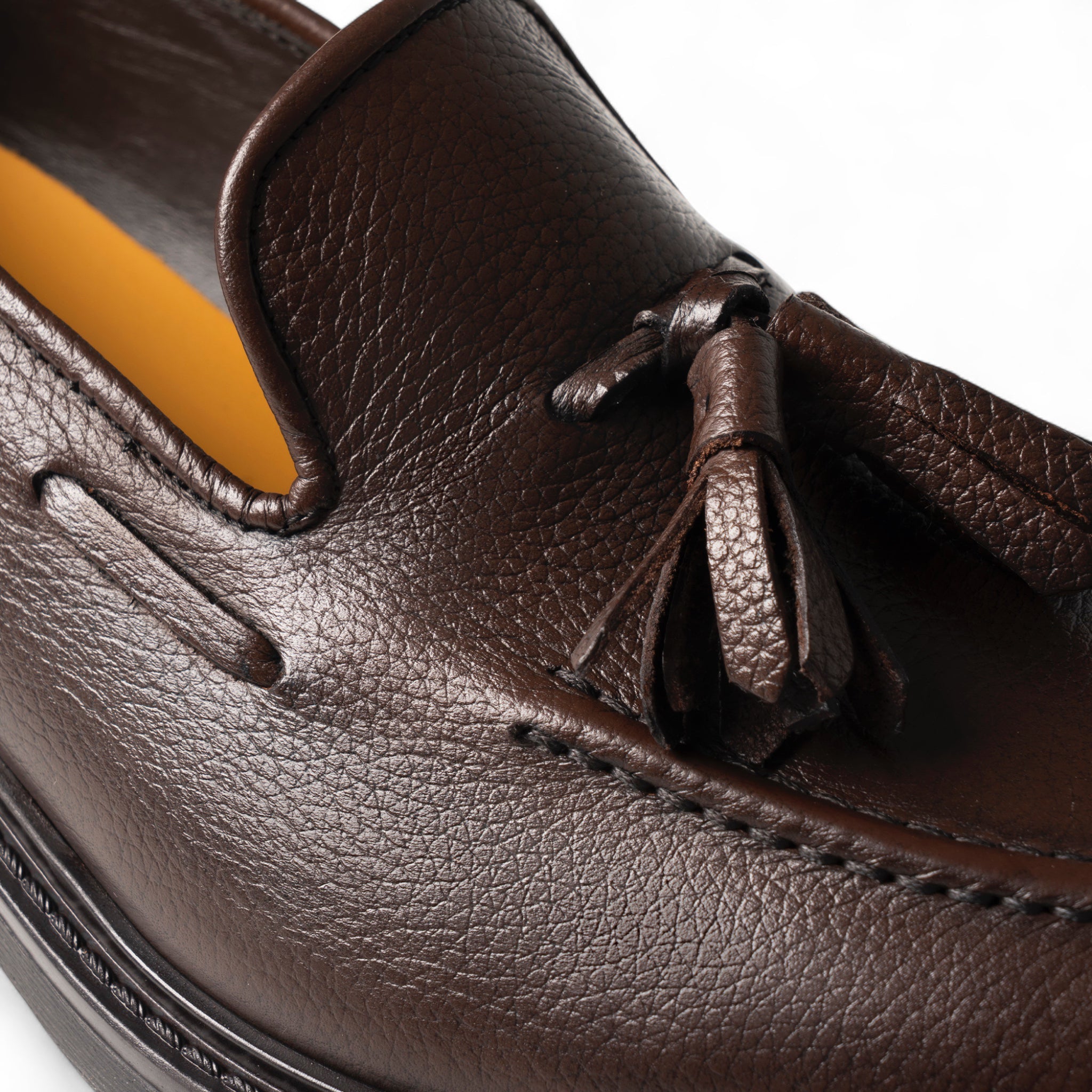 Mocassino in pelle marrone con nappine