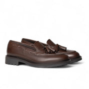 Mocassino in pelle marrone con nappine