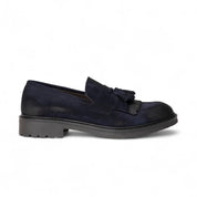 Mocassino in camoscio blu antico con frangia e nappine