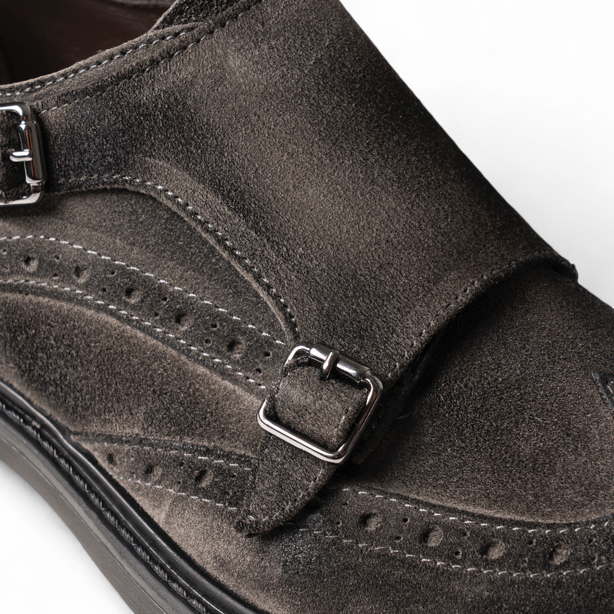 Double monk in camoscio grigio con decorazioni brogue